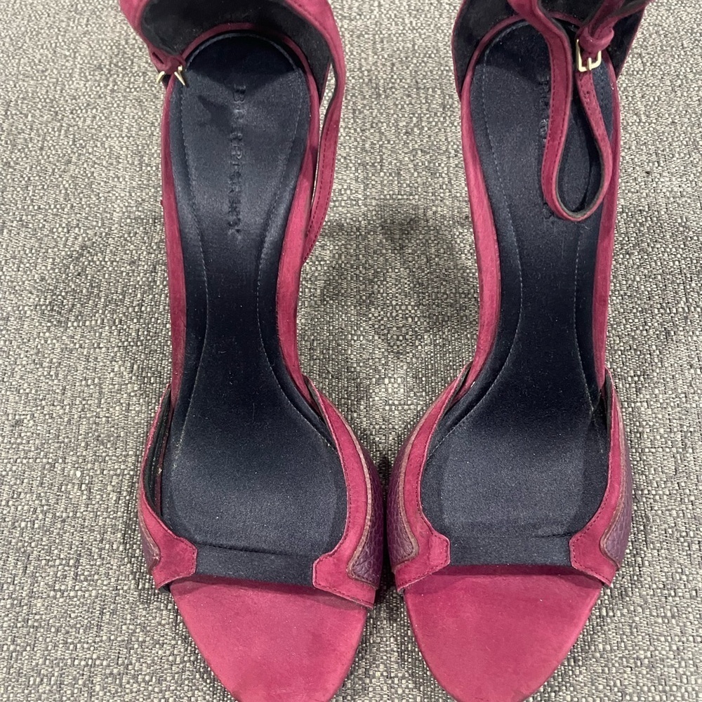 Burberry Elegant Burgundy Heels